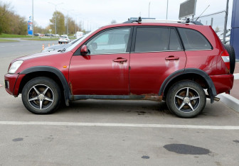 Подержанный автомобиль Chery Tiggo (T11) 2013 года (8 фото)