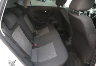 Подержанный автомобиль Volkswagen Polo Hatchback 2010 года (11 фото)