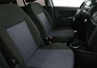 Подержанный автомобиль Ford Fusion 2008 года (10 фото)