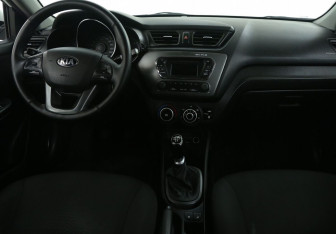 Подержанный автомобиль Kia Rio Sedan 2014 года (12 фото)