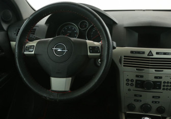 Подержанный автомобиль Opel Astra Hatchback 2008 года (14 фото)