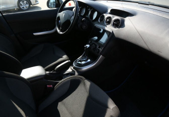 Подержанный автомобиль Peugeot 308 Hatchback 2009 года (9 фото)