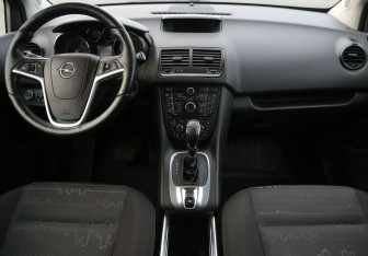 Подержанный автомобиль Opel Meriva 2012 года (12 фото)