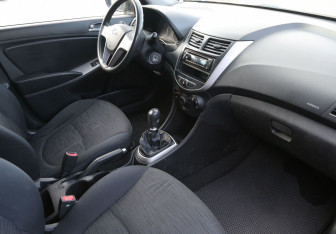 Подержанный автомобиль Hyundai Solaris Hatchback 2014 года (9 фото)