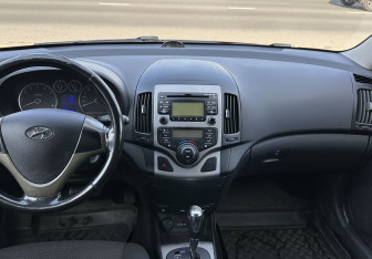 Подержанный автомобиль Hyundai i30 Hatchback 2009 года (9 фото)