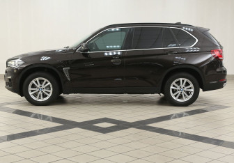 Подержанный автомобиль BMW X5 2017 года (7 фото)