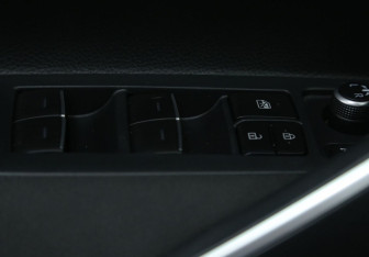 Подержанный автомобиль Toyota Corolla Sedan 2019 года (17 фото)