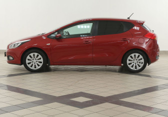 Подержанный автомобиль Kia Ceed Hatchback 2013 года (7 фото)