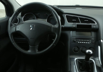Подержанный автомобиль Peugeot 3008 2011 года (14 фото)