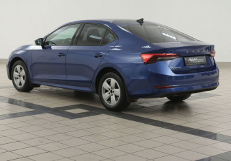 Подержанный автомобиль Skoda Octavia Liftback 2021 года (2 фото)