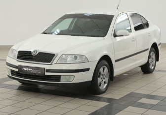 Подержанный автомобиль Skoda Octavia Liftback 2008 года (8 фото)