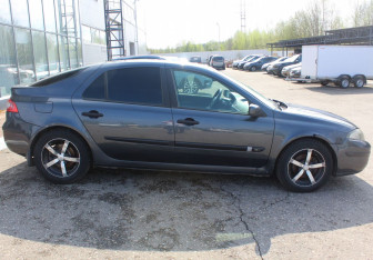 Подержанный автомобиль Renault Laguna Liftback 2007 года (8 фото)