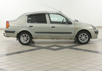 Подержанный автомобиль Renault Symbol 2004 года (5 фото)