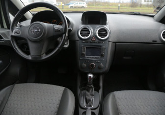 Подержанный автомобиль Opel Corsa 2011 года (12 фото)