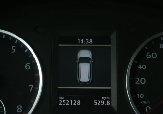 Подержанный автомобиль Volkswagen Tiguan 2013 года (18 фото)