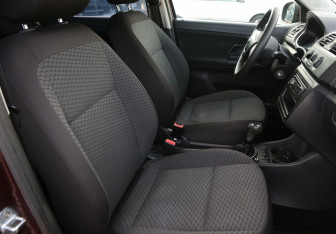 Подержанный автомобиль Skoda Fabia Hatchback 2011 года (10 фото)