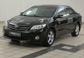 Подержанный автомобиль Toyota Corolla Sedan 2012 года (8 фото)