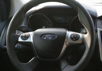 Подержанный автомобиль Ford Focus Hatchback 2011 года (16 фото)