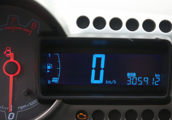 Подержанный автомобиль Chevrolet Aveo Sedan 2012 года (17 фото)