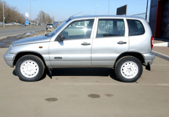 Подержанный автомобиль Chevrolet Niva 2009 года (8 фото)