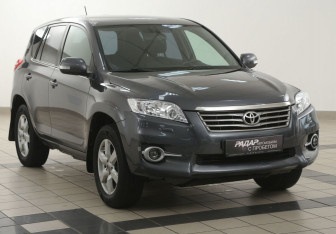 Подержанный автомобиль Toyota RAV4 2010 года (1 фото)