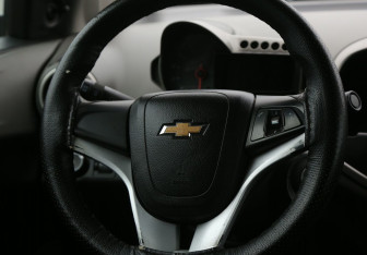 Подержанный автомобиль Chevrolet Aveo Sedan 2013 года (16 фото)