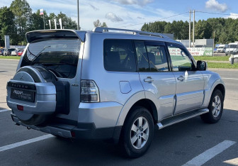 Подержанный автомобиль Mitsubishi Pajero 2008 года (5 фото)