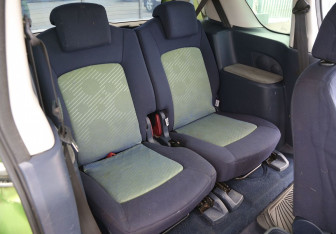 Подержанный автомобиль Peugeot 1007 2006 года (11 фото)