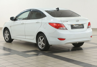 Подержанный автомобиль Hyundai Solaris Sedan 2013 года (2 фото)