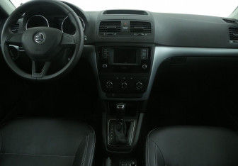 Подержанный автомобиль Skoda Yeti 2017 года (12 фото)