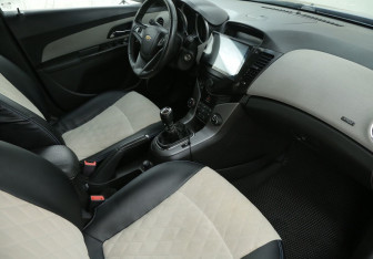 Подержанный автомобиль Chevrolet Cruze Sedan 2011 года (9 фото)