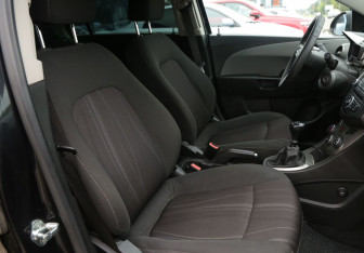 Подержанный автомобиль Chevrolet Aveo Sedan 2012 года (10 фото)