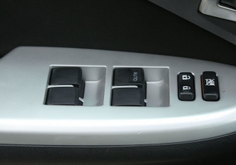 Подержанный автомобиль Toyota Corolla Sedan 2012 года (17 фото)