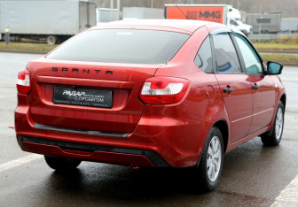 Подержанный автомобиль LADA (ВАЗ) Granta Liftback 2018 года (6 фото)