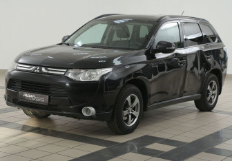 Подержанный автомобиль Mitsubishi Outlander 2012 года (8 фото)