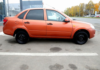 Подержанный автомобиль LADA (ВАЗ) Granta Sedan 2013 года (7 фото)