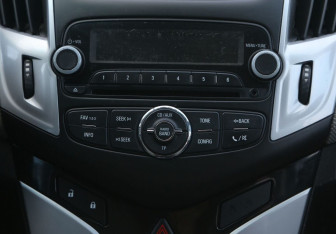 Подержанный автомобиль Chevrolet Cruze Hatchback 2013 года (13 фото)