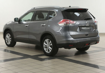 Подержанный автомобиль Nissan X-Trail 2015 года (2 фото)