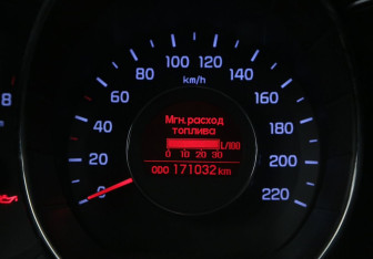 Подержанный автомобиль Kia Rio Sedan 2012 года (19 фото)