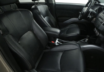 Подержанный автомобиль Mitsubishi Outlander 2008 года (10 фото)