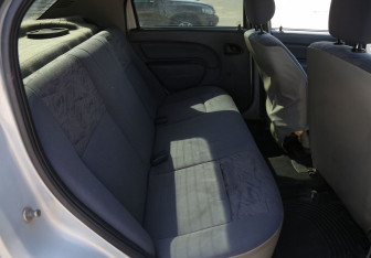 Подержанный автомобиль Renault Logan Sedan 2006 года (11 фото)