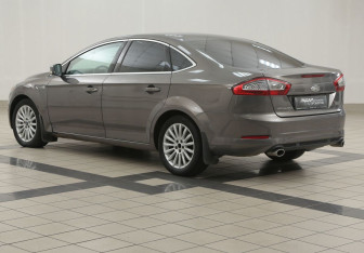 Подержанный автомобиль Ford Mondeo Sedan 2011 года (2 фото)