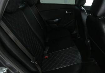 Подержанный автомобиль Kia Rio Sedan 2015 года (11 фото)