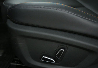 Подержанный автомобиль Changan UNI-V 2023 года (18 фото)