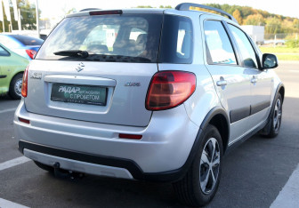 Подержанный автомобиль Suzuki SX4 Hatchback 2011 года (6 фото)