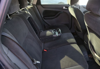 Подержанный автомобиль Ford Focus Wagon 2006 года (11 фото)