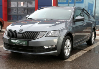 Подержанный автомобиль Skoda Octavia Liftback 2017 года (3 фото)