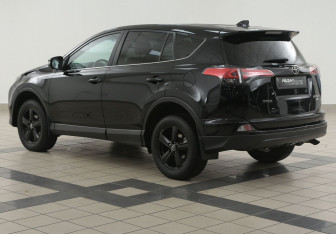 Подержанный автомобиль Toyota RAV4 2018 года (2 фото)