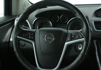 Подержанный автомобиль Opel Mokka 2013 года (16 фото)