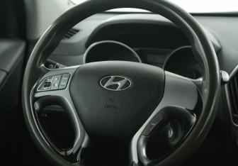 Подержанный автомобиль Hyundai ix35 2015 года (16 фото)